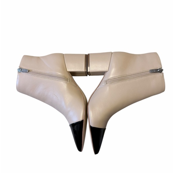 💜🌼 NIB Marc Fisher Taupe and Black Pointed Ankle Boots - Picture 7 of 8